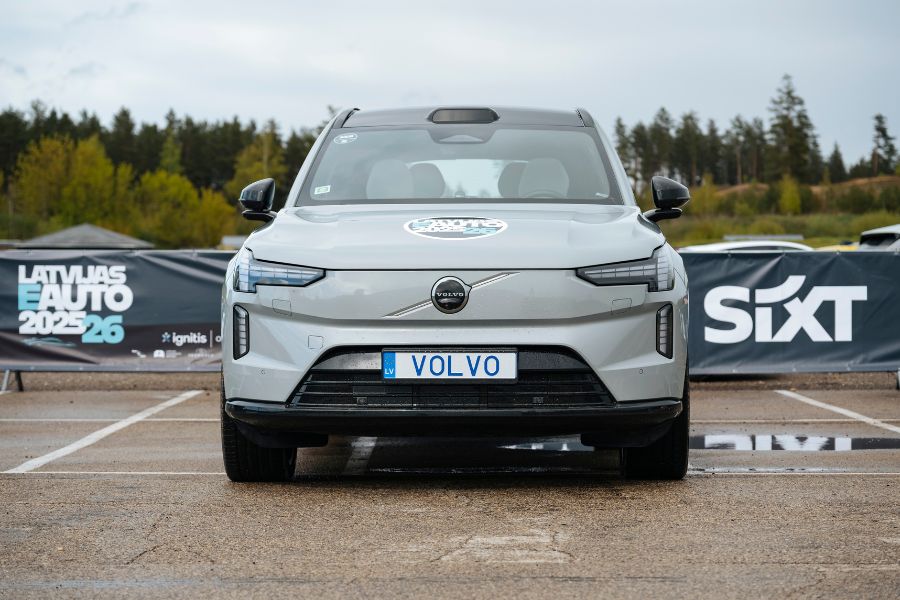 VOLVO EX90